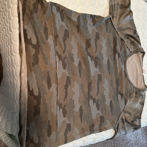 Ladies camouflage shirt - Picture 3 of 3